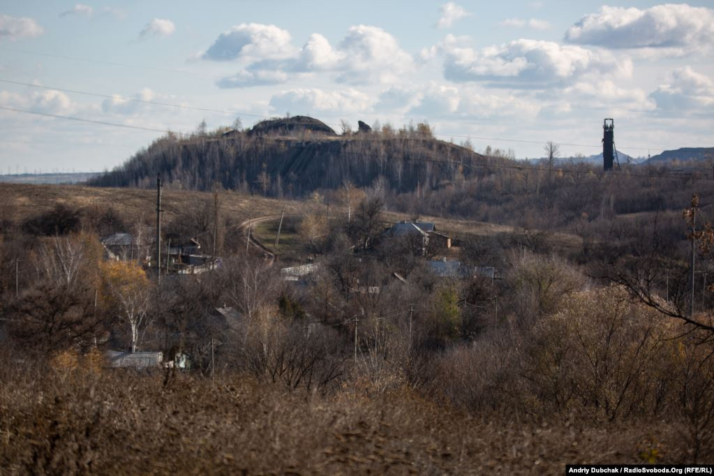 The Rodina mine is situated in the village of Zolote, but it is not operating. Nearby are the Zolote and Karbonid mines, the only place of employment for locals (Ukraine reporter Andriy Dubchak)
